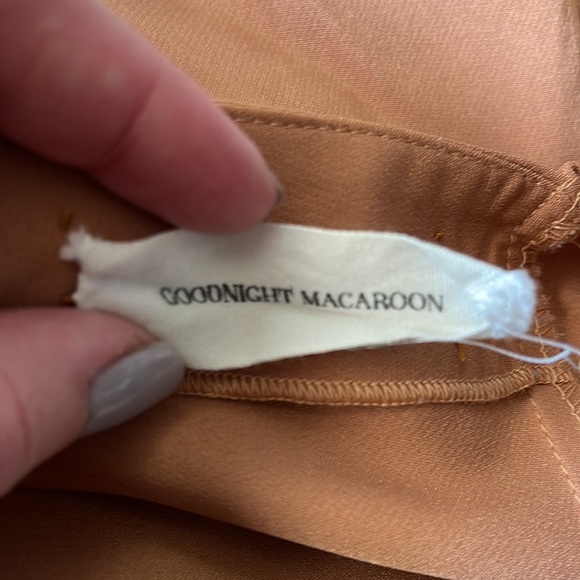 Cognac Bell-Sleeved Blouse - Picture 4 of 4